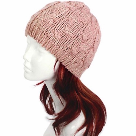 Accessories - Pink cable knit beanie